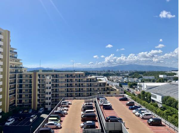 玄関前共有スペースからは天気が良いと富士山が見えます。