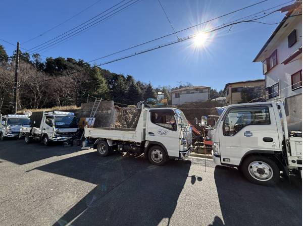 現地は新規で擁壁を造り、綺麗に造成後にお引渡しとなります