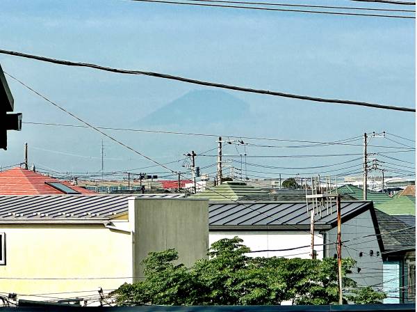 薄曇りでしたが、富士山も肉眼ではっきりと見えました