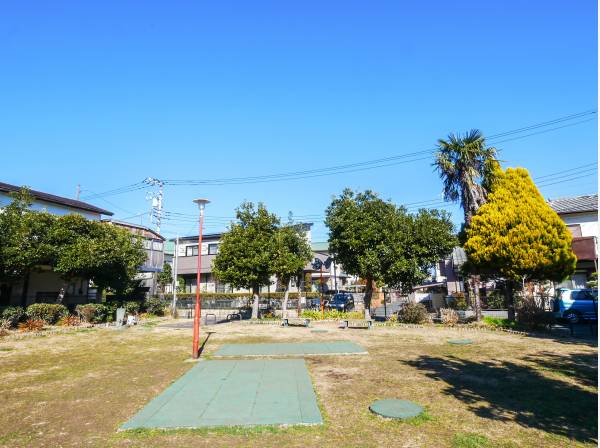 高田南公園まで徒歩5分（約400m）