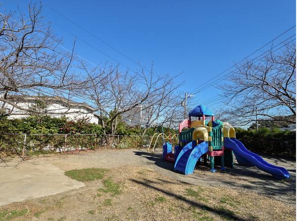 葉桜公園まで徒歩5分（約350m）