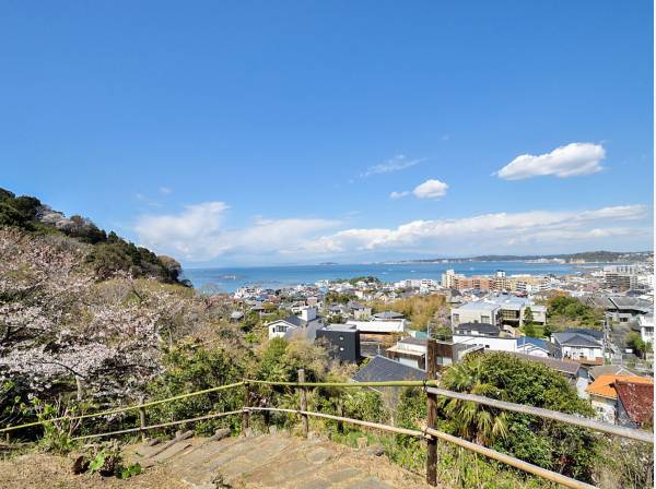 あじさい公園まで歩3分 (約230ｍ)