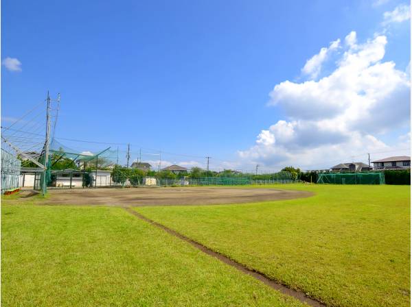 逗子ハイランドスポーツ公園まで徒歩3分（約210m）