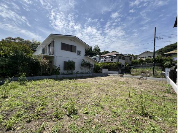 豊かな緑のある閑静な住宅街にございます