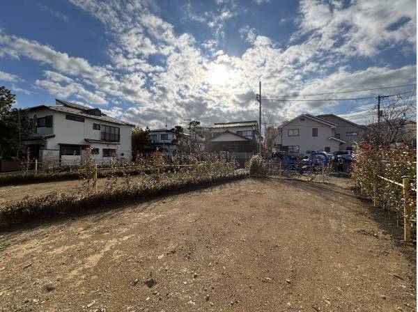 駅至近の立地でありながら、圧迫感を感じないロケーションとなっております