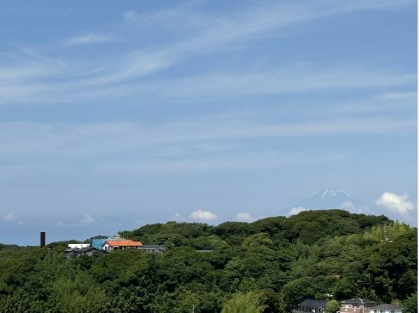 西を向けば雄大な富士山を望みます