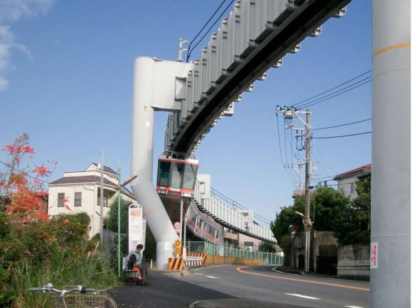 最寄りは湘南モノレール片瀬山駅　徒歩８分