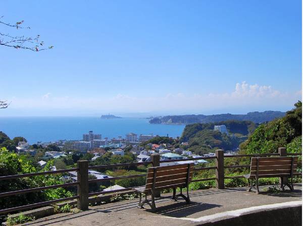 披露山公園まで徒歩7分（約500m）