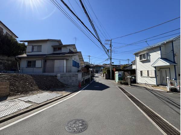 葉山の中でも広めの道路に面し、大きな車をお持ちの方にもオススメ