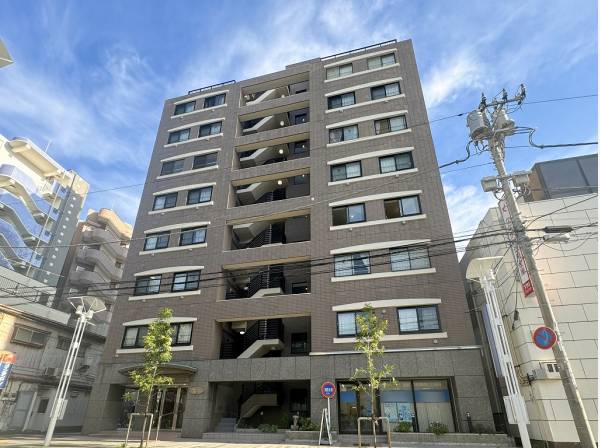 重厚感溢れる10階建のマンション！

