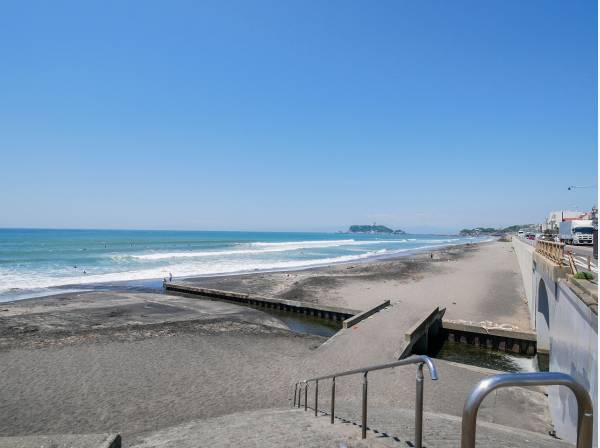 七里ガ浜海岸まで約4.4km、車で約9分です♪