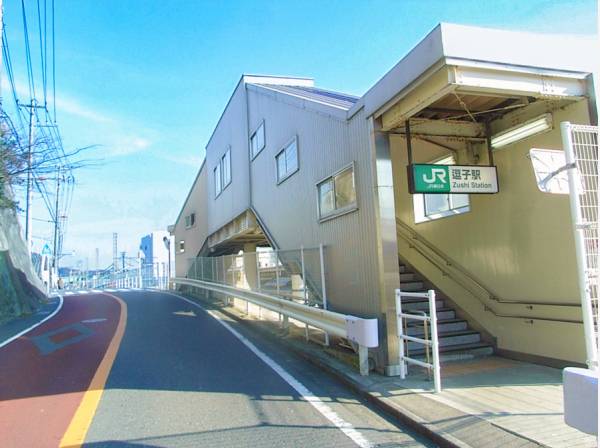 JR横須賀線『逗子』駅へはバス便が便利です