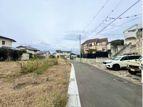 前面道路も広く綺麗です！