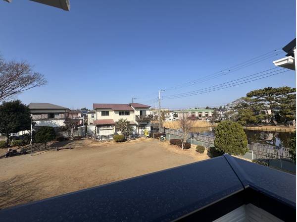 建物裏側は公園になっています