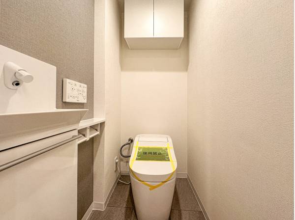 トイレはタンクレスを採用しています