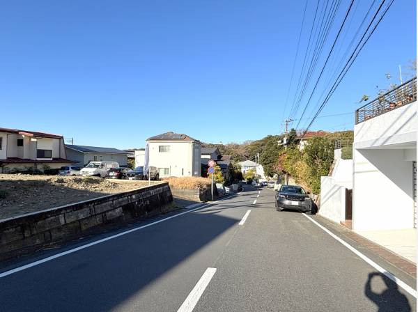 広い道路、整然とした街並みも魅力