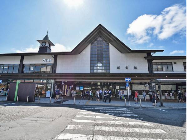 鎌倉駅の正面口（東口）まで徒歩１４分