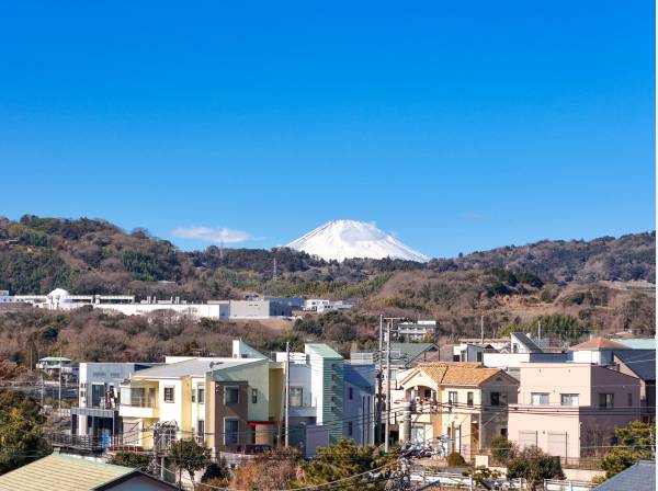 西に目を向けると富士山も‥