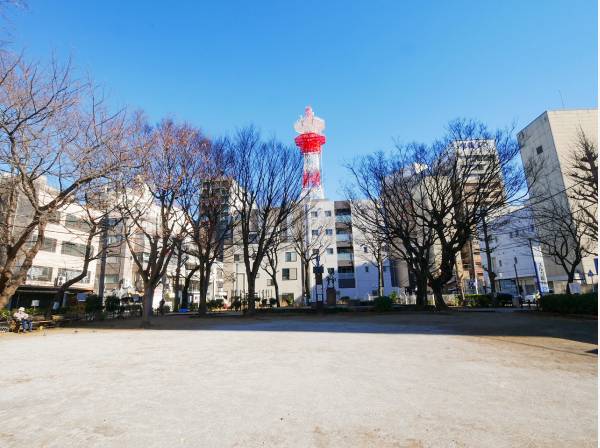 新宿公園まで徒歩3分（約180m）