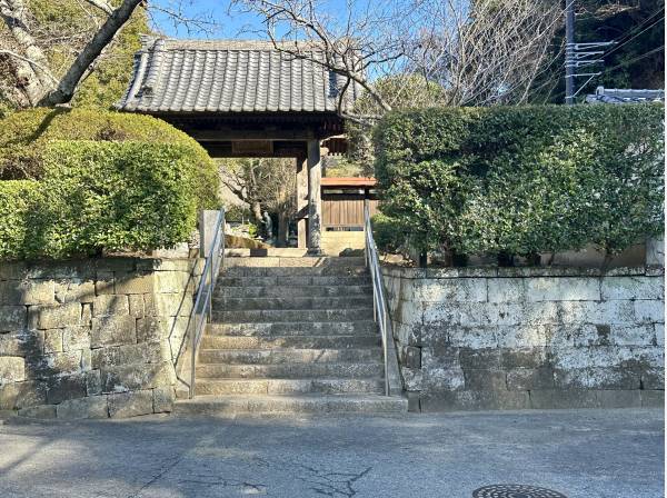 周辺には寺院も点在します（光触寺まで約400m）