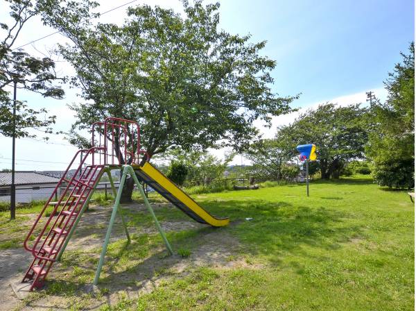 物件の目の前にあるアザリエ中公園