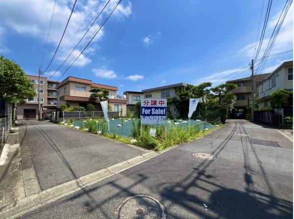 土地に面した道路も広々としており車の出入りも楽々ですね♪