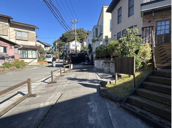 駐車場も4台は可能。別に自転車、バイクも駐車できます