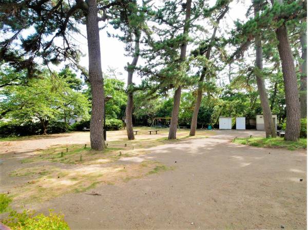 東町三丁目公園まで徒歩3分（約210m）