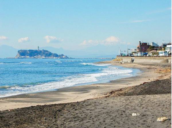 稲村ケ崎の海岸まで約130ｍ