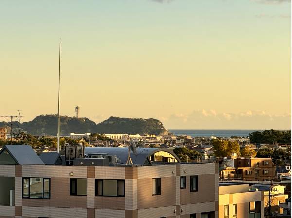 バルコニーからの眺め
江ノ島と海がチラッと