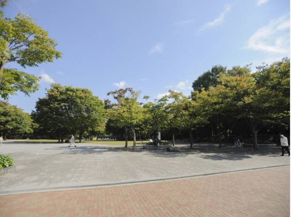 第一カッターきいろ(茅ヶ崎中央)公園まで徒歩7分（約550m）