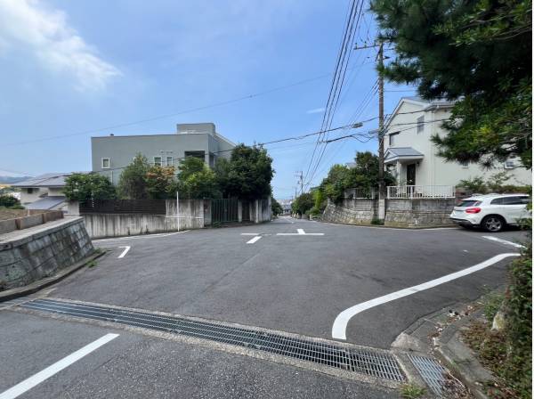 大きな車でも余裕をもって通れそうですね♪