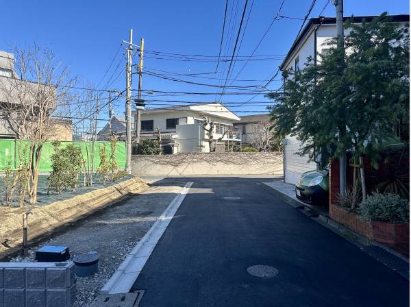 前面道路は私道約4.2mの道路幅員です。