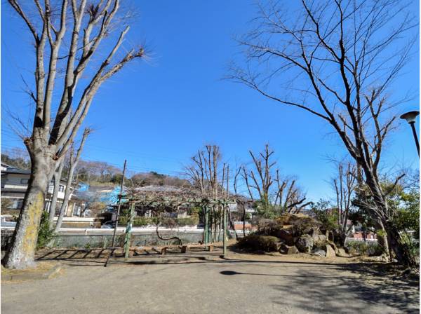 石原谷戸公園まで徒歩5分（約400m）