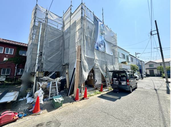 完成に向けて建築中