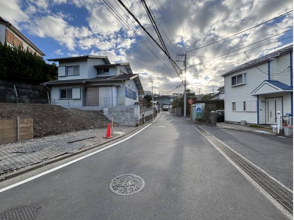 葉山の中でも広めの道路に面し、大きな車をお持ちの方にもオススメ