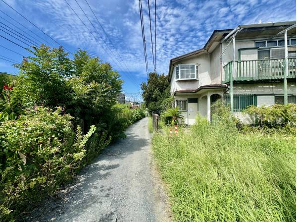 前面道路、車ギリギリ入ります♪