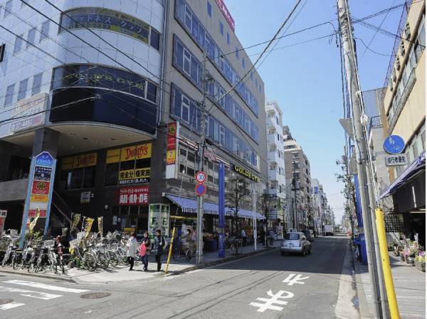 『辻堂』駅南口に広がる浜竹通り(約1.6km)