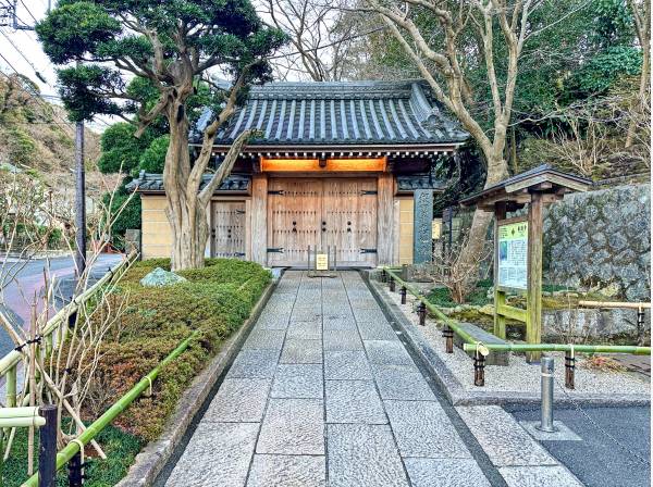 庭園や竹林の美しい「報国寺」まで徒歩２分（約100ｍ）