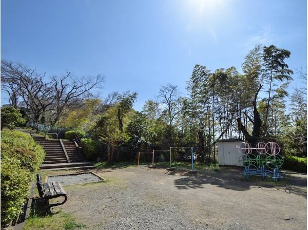 御所ケ谷公園まで徒歩3分（約170m）