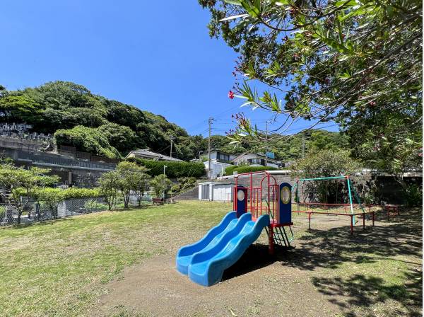 戸根山児童遊園まで徒歩1分（約80m）