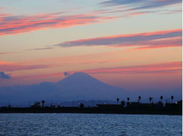 現地から自転車で１５分(約４㎞)の腰越海岸夕景。