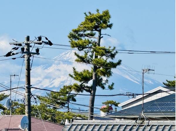 ルーフバルコニーで西を見ると富士山