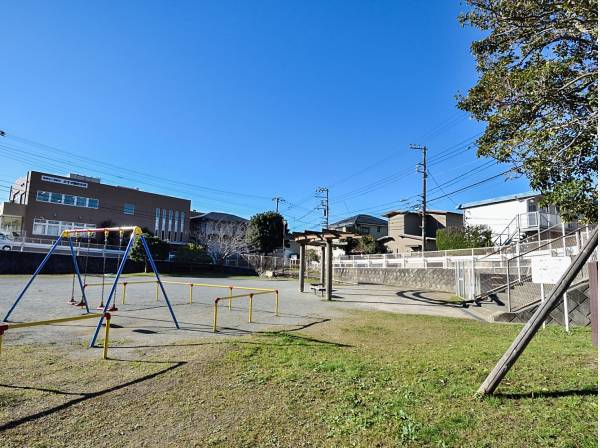 本在寺北公園まで徒歩5分 (約400ｍ)