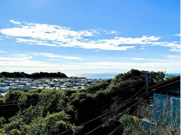 キラキラと輝く海を望むロケーション