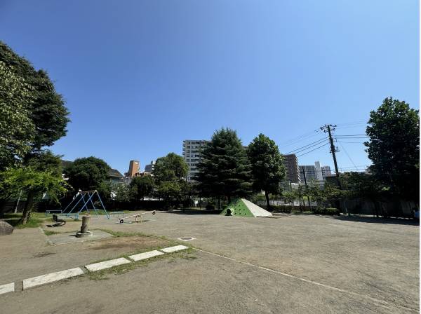 ふじ公園まで徒歩2分（約100m）