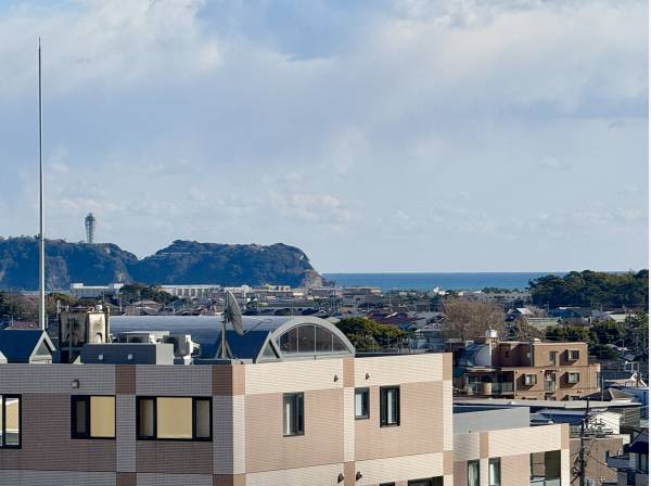 バルコニーからの眺め
江ノ島と海がチラッと