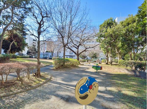 奥田三角公園まで徒歩1分（約40m）