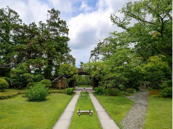 旧吉田茂邸まで徒歩4分(約300ｍ)