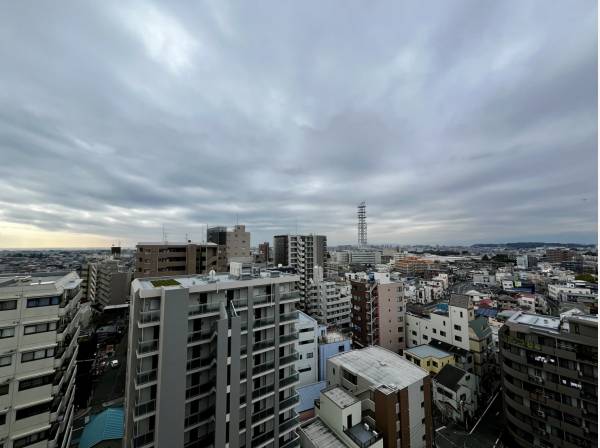 開放的な眺望が魅力的です。天気の良い日には富士山も見えます。